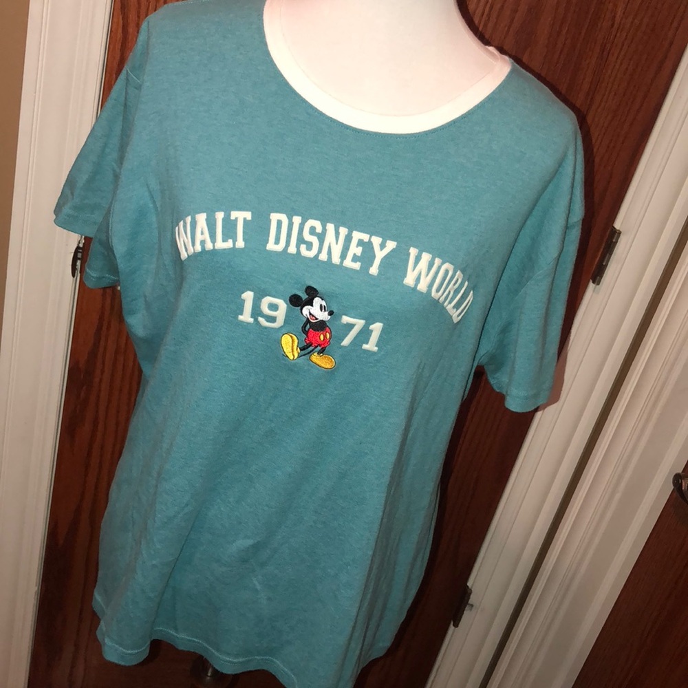 Vintage Walt Disney world t-shirt